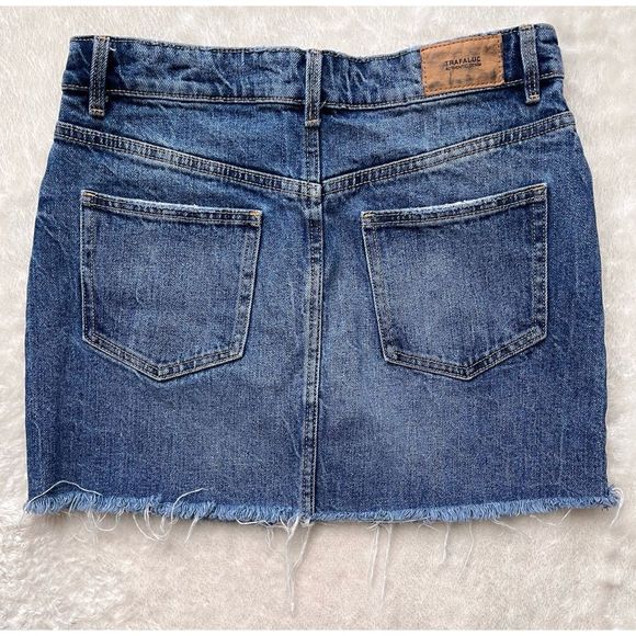 Trafaluc by Zara Authentic Denim by TRF Distressed Frayed Raw Hem Mini Skirt - Picture 13 of 16